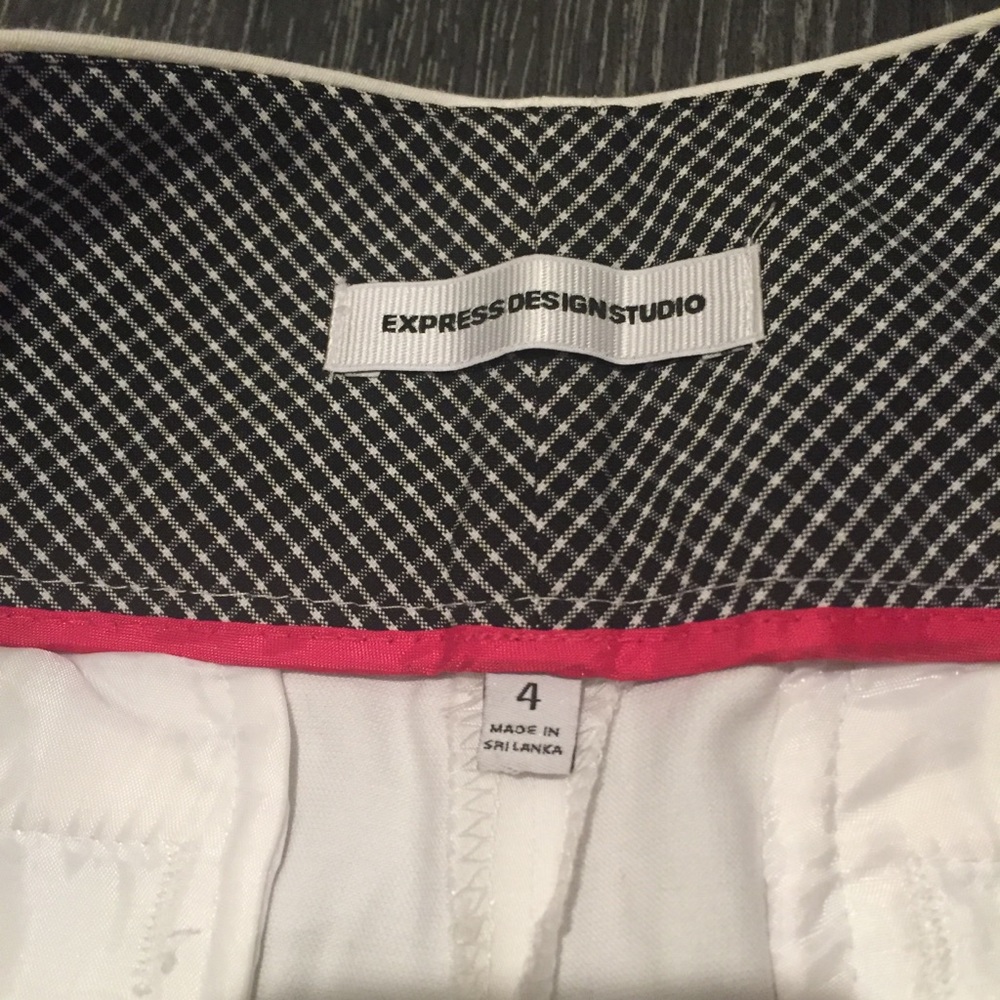 Express Shorts - Picture 2 of 3